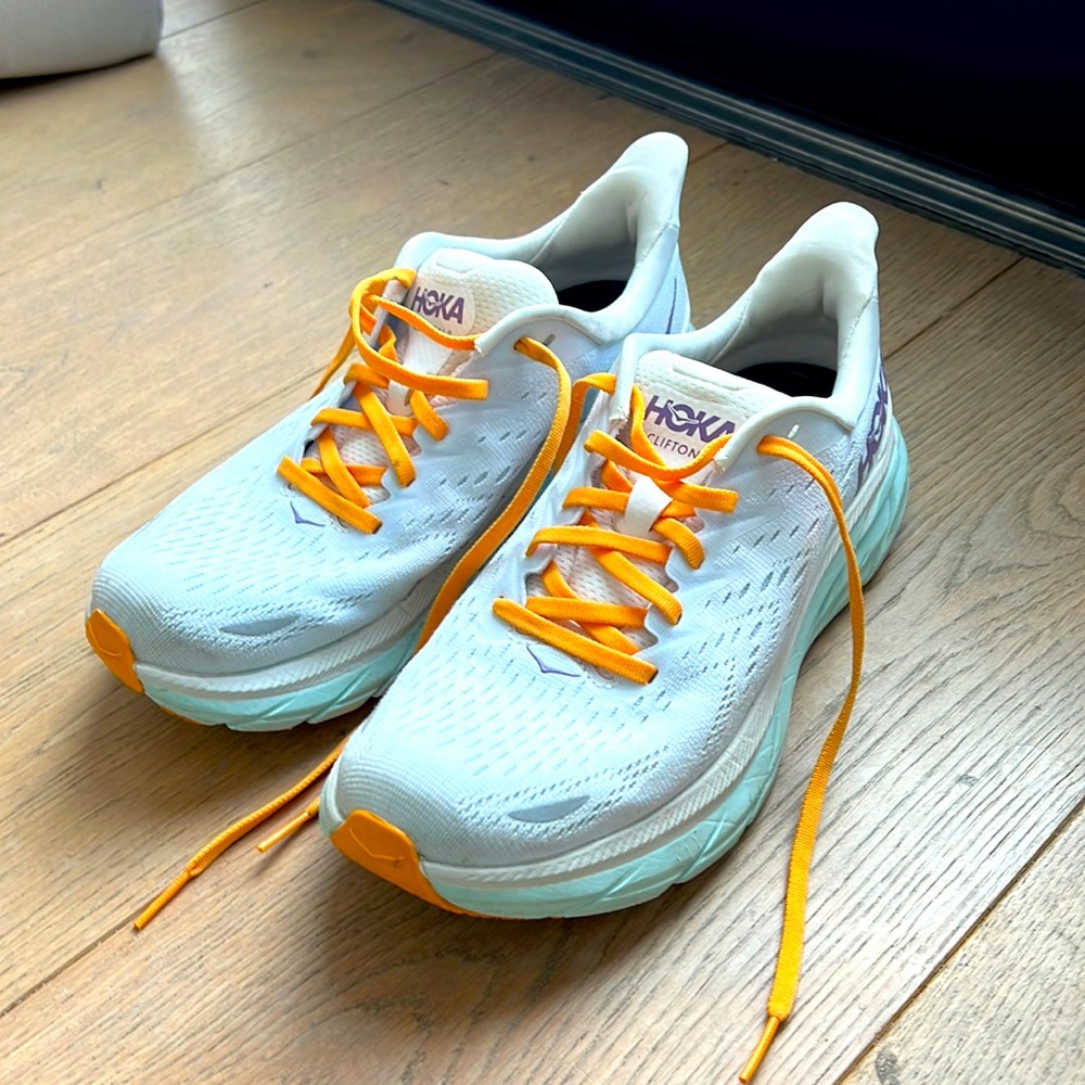 Hoka Clifton 8 women’s in blanc de blanc / white size 7.5B